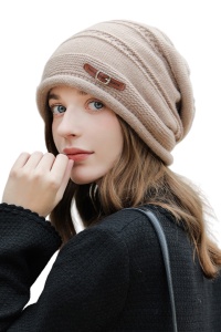 Caciula dama, model delicat cu accesoriu chic, tematica urban style, marime universala, maro