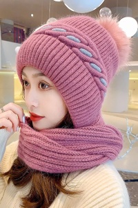 Caciula dama, model fashion cu pom pom si imitatie urechi tip fular reglabil, captuseala moale si calduroasa, detaliu distinctiv prin contrast, marime universala, rosu stins - Img 4