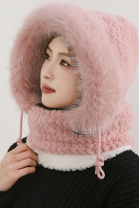 Caciula dama, model moale si pufos tip cagula cu guler inalt, reglabila cu snur, tematica warm and cozy winter, marime universala, roz - Img 3