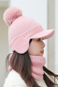 Caciula dama, set doua piese, model pom pom cu acoperitori pentru urechi si cozoroc curbat, cu fular tip guler asortat, tematica fashion winter, marime universala, roz deschis - Img 4