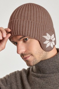 Caciula iarna, model cu protectie intarita pentru urechi, imprimeu fulg de zapada, captuseala moale si fina, tematica happy winter, unisex, marime universala, maro - Img 2