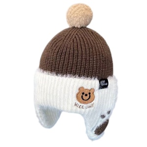Caciula pentru copii, imprimeu cu ursulet, model calduros cu prelungire pentru urechi, tematica little funny bear, 2 – 4 ani, maro inchis