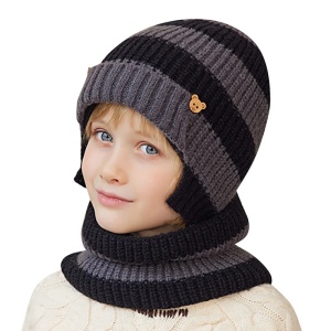 Caciula pentru copii, set doua piese, model cu prelungire peste urechi, accesorii delicate, fular asortat, tematica little funny guy, 3 - 9 ani, gri cu negru