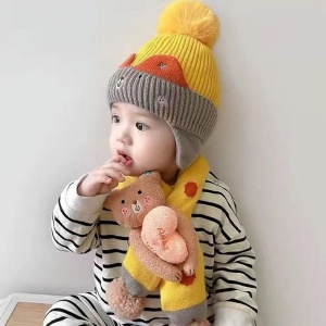 Caciula pentru copii, set doua piese, model foarte haios si vesel cu pompom si fular asortat, tematica bucuria copilariei, 1 - 6 ani, galben - Img 2