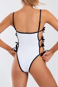 Costum de baie dama, o piesa, model indraznet cu prinderi multiple pe parti, reglabile, bretele subtiri si chilot decupaj clasic croi ingust, tematica sexy summer alb - Img 2
