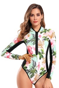 Costum de baie intreg, maneca lunga, inchidere cu fermoar, slip brazilian, imprimeu alb cu roz RO - Img 3