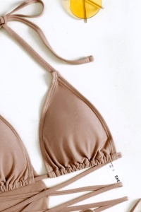 Costum de baie, set 4 piese, model vesel jucaus, accesorii ciucurei, sutien prindere crossbody, chilot decupaj clasic croi ingust, top scurt maneci lungi si fusta scurta semitransparenta, tematica beach party mood maro - Img 4
