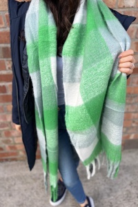 Fular dama, model gros si calduros, moale la atingere, tematica fashion winter, marime universala, verde inchis - Img 3
