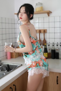 Lenjerie sexy dama, set 2 piese, top cu bretele subtiri si pantaloni scurti, model cu dantela floral, tematica soft dreams, multicolor - Img 2