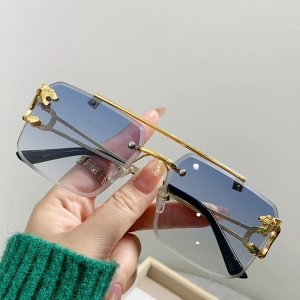 Ochelari de soare unisex, model elegant cu personalitate, tematica glamour life style, marime universala, albastru inchis