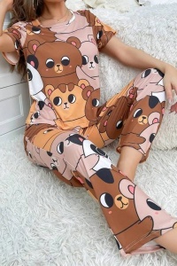 Pijama dama, set 2 piese, bluza cu maneca scurta si pantaloni lungi, model cute cu imprimeu deosebit lumea ursuletilor, tematica happy bear familly, multicolor - Img 3