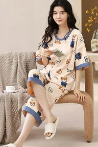 Pijama dama, set 2 piese, bluza maneca scurta cu dublura la piept si pantaloni trei sferturi, model cu ursuleti, tematica happy bear, bej cu albastru - Img 4