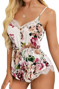 Pijama dama, tip body sexy, accesorizat cu dantela, alb cu imprimeu floral