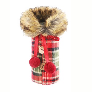 Saculet de Craciun pentru sticle de bauturi, model fancy accesorizat cu blanita si nasturi, tematica petrecere de Craciun, marime universala, rosu - Img 3