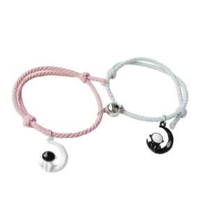 Set bratari cuplu cu magnet, tip sfoara, pandantiv cosmonaut si luna, unisex