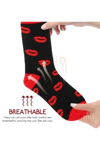 Soseste cute, model peste glezna, cu imprimeu grafic buze, tematica love socks, marime 36-42, unisex, negre cu rosu - Img 3