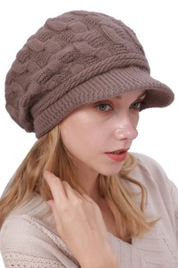 Caciula dama, circumferinta elastica, model cu cozoroc curbat pentru protectie vant si ninsoare, tematica elegant style, marime universala, maro