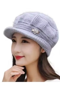 Caciula dama, model cu cozoroc si accesoriu inimioara, tematica I love winter, marime universala, gri
