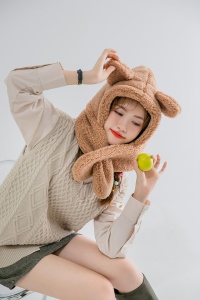 Caciula dama, model cu urechiuse si prelungire tip fular, calduroasa, tematica little naughty bear, marime universala, maro - Img 2