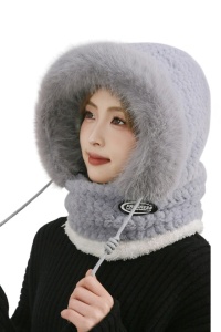 Caciula dama, model moale si pufos tip cagula cu guler inalt, reglabila cu snur, tematica warm and cozy winter, marime universala, gri