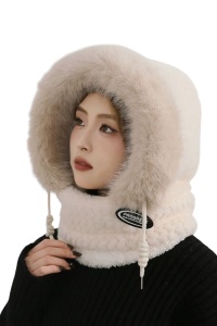 Caciula dama, model moale si pufos tip cagula cu guler inalt, reglabila cu snur, tematica warm and cozy winter, marime universala, bej