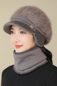 Caciula dama, set doua piese, model cu fular tip guler asortate, captuseala calduroasa, tematica cozy winter, marime universala, maro - Img 3