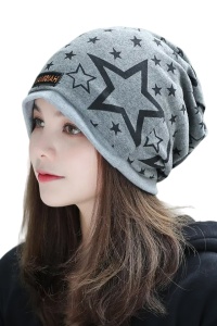 Caciula dama tip bandana, model cool cu stelute dublat la interior, despicatura la ambele parti, tematica urban style, marime universala, gri deschis