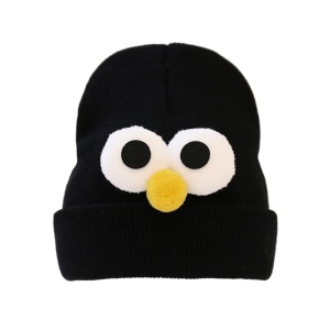 Caciula pentru copii, model minimalist accesorizat cu ochisori curiosi si nasuc nazdravan, tematica curious little baby, 0 – 1 ani, neagra