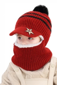 Caciula pentru copii, tip cagula, model cu cozoroc si pompom, accesoriu cute, tematica mica vedeta, 3 - 9, rosie