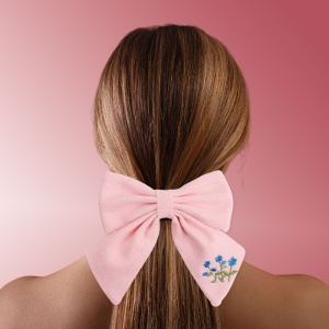 Clama de par, model school memories accesorizat cu funda supradimensionata, detaliu brodat cu elemente delicate florale, roz - Img 2