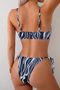 Costum de baie, set 2 piese, model deosebit, vesel, sutien tip bustiera si chilot decupaj clasic croi ingust, tematica summer dream alb cu negru - Img 2