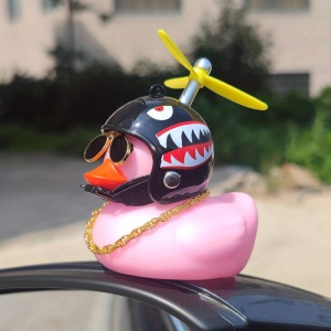 Figurina decorativa, rata cool, model cu casca helicopter, lant si ochelari de soare, tematica cool duck, roz - Img 2