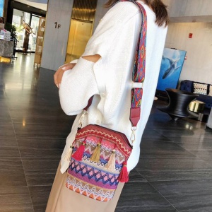 Geanta dama, ciucurei si broderie, model crossbody, piele sintetica, rosu inchis - Img 3