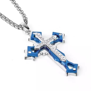 Lant cu pandantiv cruce, model dominator, insertie albastra cu cristale semipretioase, unisex