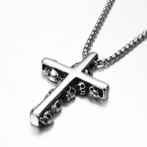 Lant cu pandantiv cruce si capete de schelet, model gothic, unisex, argintiu,