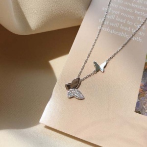 Lant dama, delicat, cu 2 pandantive in forma de fluture, model elegant, tematica free butterfly, reglabil, argintiu - Img 2