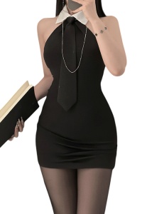 Lenjerie sexy, set 2 piese, rochie scurta mulata, spate gol, accesorizata cu guleras si chilot cu decupaj tanga, model provocator, tematica stylish lover, neagra