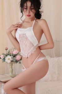 Lenjerie sexy, set 2 piese, top cu spate gol si chilot crotchless, model incredibil de indraznet, tematica feeling senzual, alb - Img 3