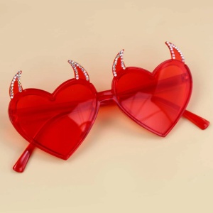 Ochelari de soare pentru femei, model inimioara cu cornite, tematica fashion little devil, marime universala, rosu aprins - Img 4