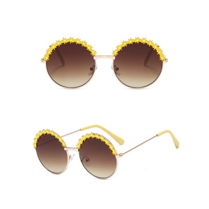 Ochelari de soare pentru fetite, model rotund accesorizat cu floricele, tematica glamour summer, marime universala, galbeni - Img 3