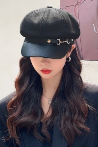 Sapca dama, model elegant cu accesoriu metalic, reglabila cu snur delicat la interior, tematica fashion town, marime universala, neagra - Img 2