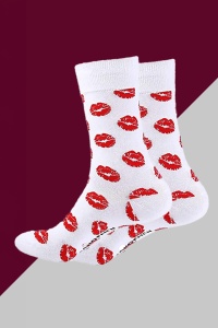Soseste cute, model peste glezna, cu imprimeu grafic buze, tematica love socks, marime 36-42, unisex, albe deschis - Img 3
