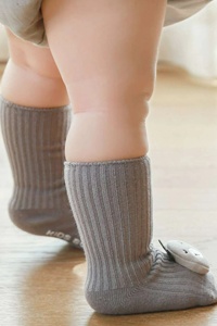 Sosete copii, calduroase, antiderapante, accesorizate, gri inchis cu ursulet mofturos - Img 3