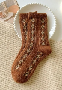 Sosete dama, model calduros cu imprimeu grafic, tematica fashion winter, marime 38 – 42, caramel - Img 2
