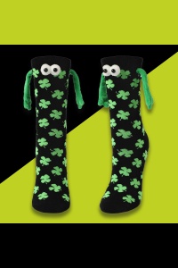Sosete haioase, model vesel accesorizat cu manute cu magnet si ochisori, imprimeu norocos trifoi cu patru foi, tematica let's be friends, unisex, marime 36-42, negre cu verde - Img 3