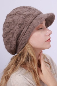 Caciula dama, circumferinta elastica, model cu cozoroc curbat pentru protectie vant si ninsoare, tematica elegant style, marime universala, maro - Img 3