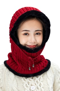 Caciula dama, model cagula calduroasa, reglabila cu snur si prelungire guler tip fular, tematica warm winter, marime universala, rosie