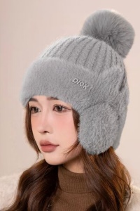 Caciula dama, model calduros cu pom pom, prelungire tip acoperitori pentru urechi, accesorizata cu urechiuse, tematica cat style, marime universala, gri - Img 2