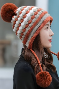 Caciula dama, model cu pom pom si ciucurei lungi, decupaj la spate pentru par, captuseala calduroasa, tematica feel the winter, marime universala, maro - Img 3