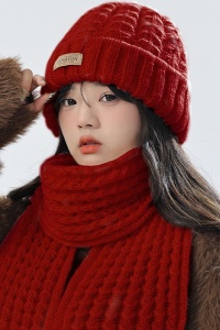 Caciula dama, set doua piese, model clasic minimalist, fular tip esarfa asortat, tematica warm and cozy winter, marime universala, visiniu - Img 3